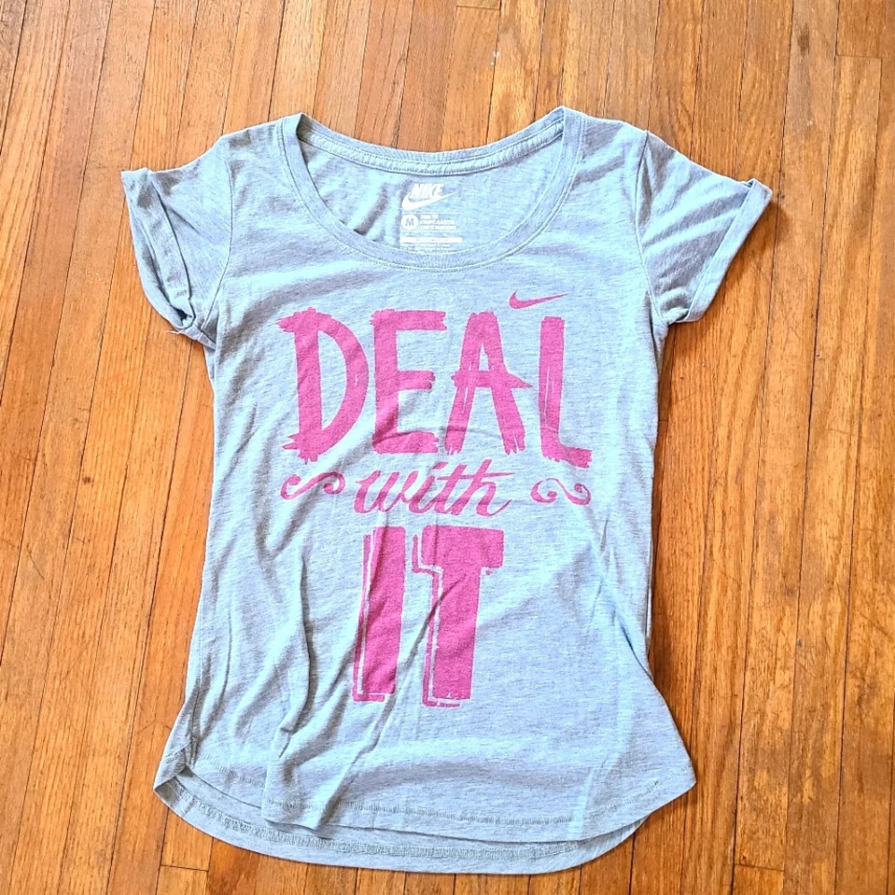 Nike Tee Shirt • Gray • Size Medium
